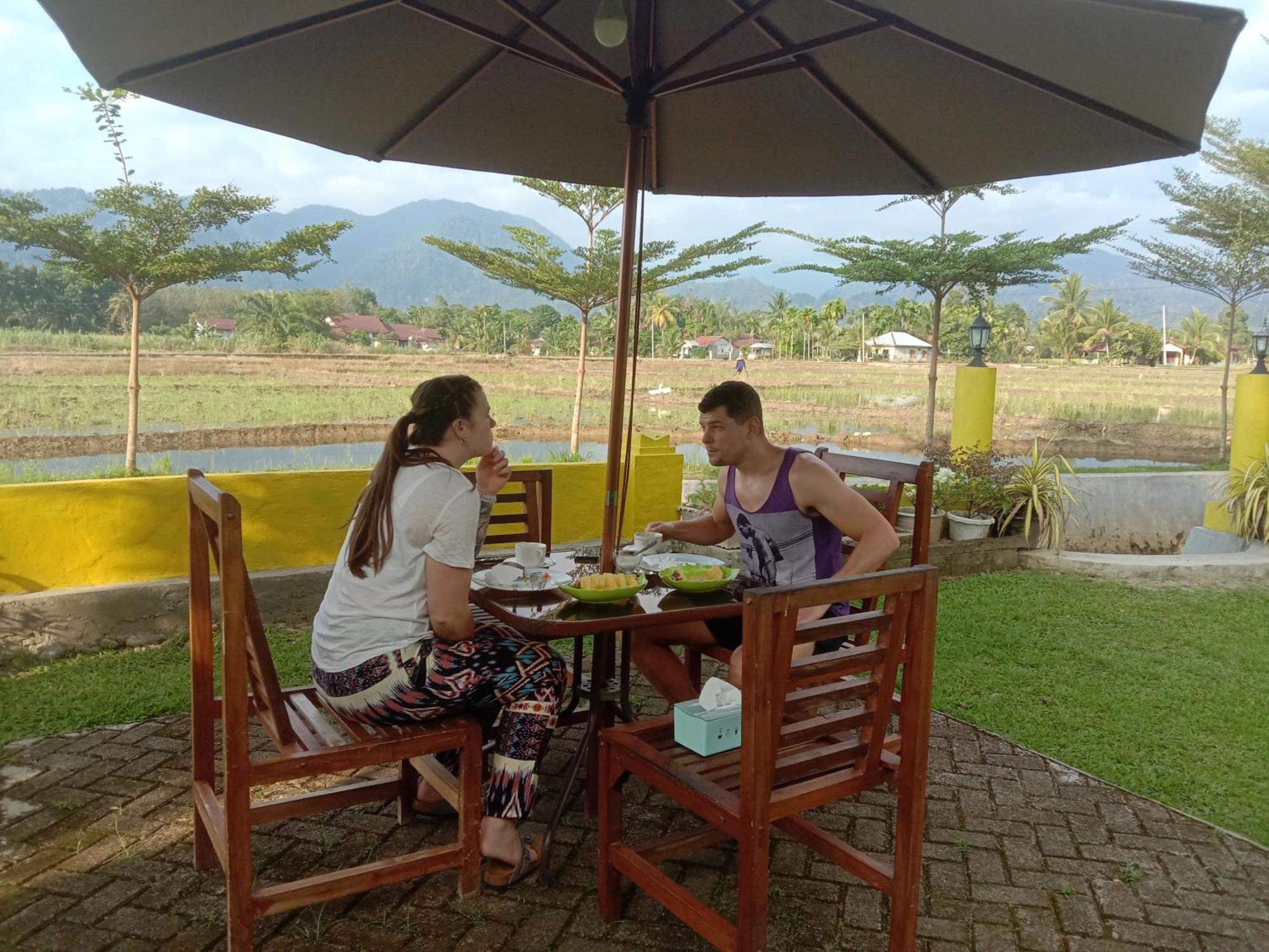 Ambow Homestay Jungle Trekking & Village Tour Bukit Lawang Ngoại thất bức ảnh