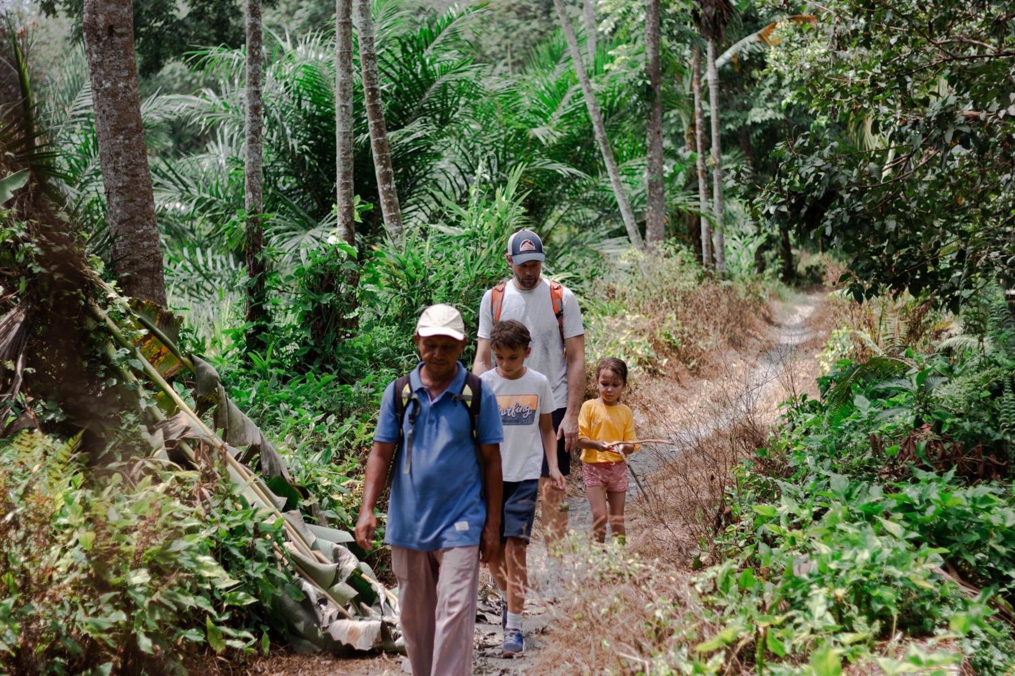 Ambow Homestay Jungle Trekking & Village Tour Bukit Lawang Ngoại thất bức ảnh
