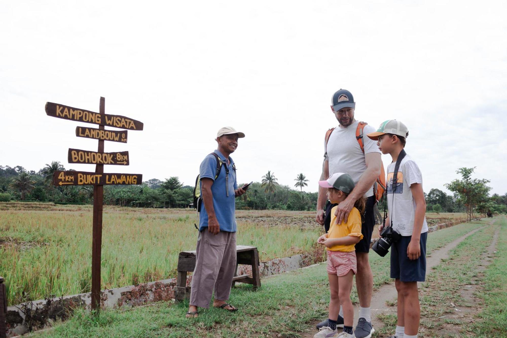 Ambow Homestay Jungle Trekking & Village Tour Bukit Lawang Ngoại thất bức ảnh