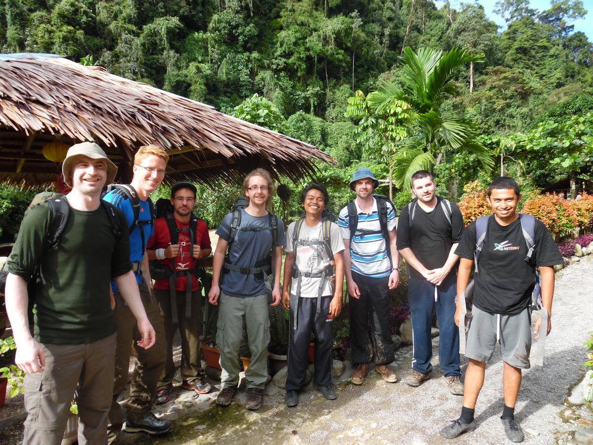 Ambow Homestay Jungle Trekking & Village Tour Bukit Lawang Ngoại thất bức ảnh